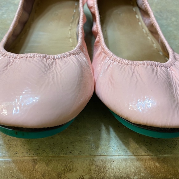 Tieks Shoes - EUC size 10 Tieks in patent Cotton Candy
